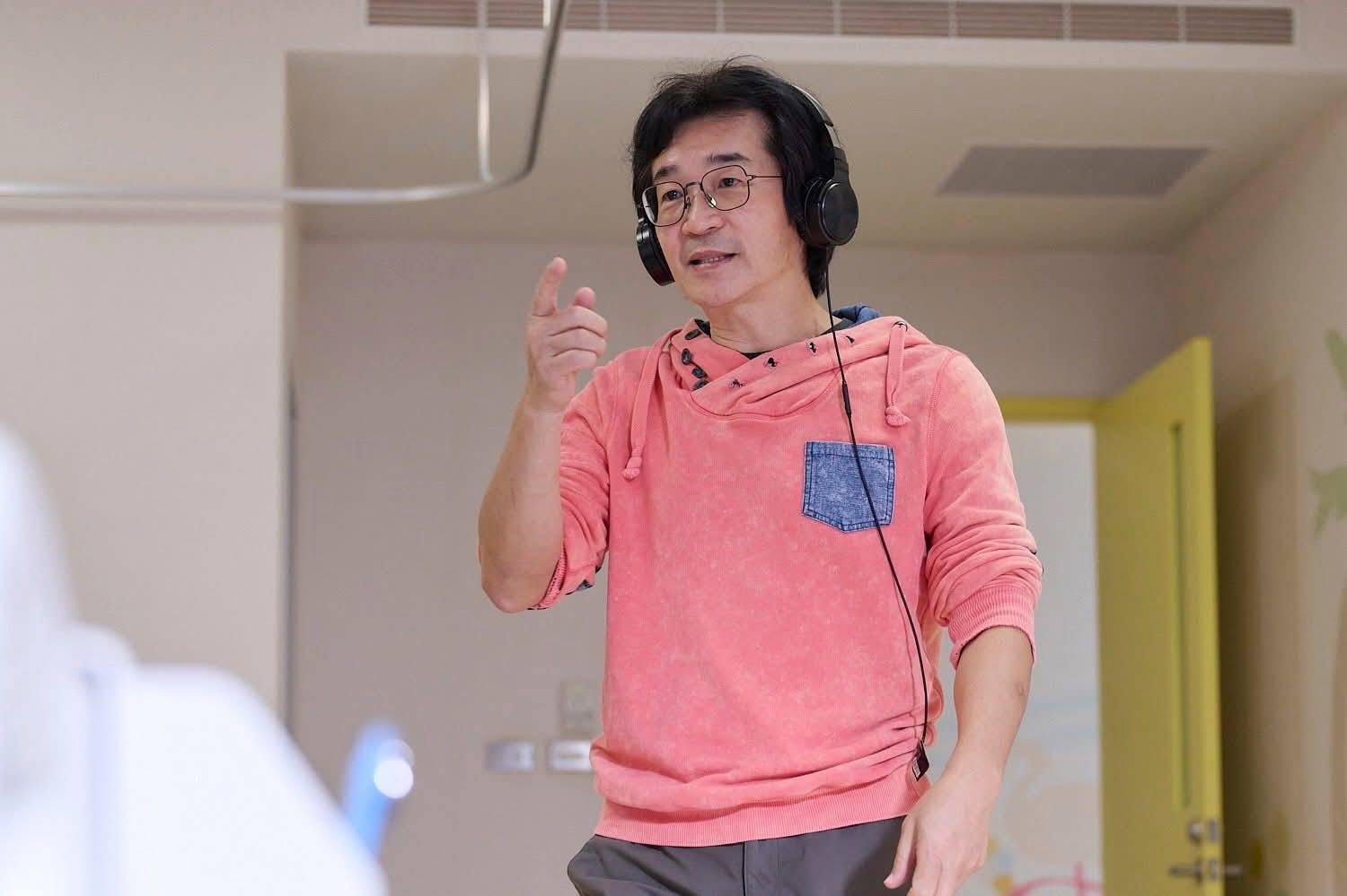 魏德聖導演認真的樣子真帥。快點使用逆轉思維讓你擁有健康的肌膚。